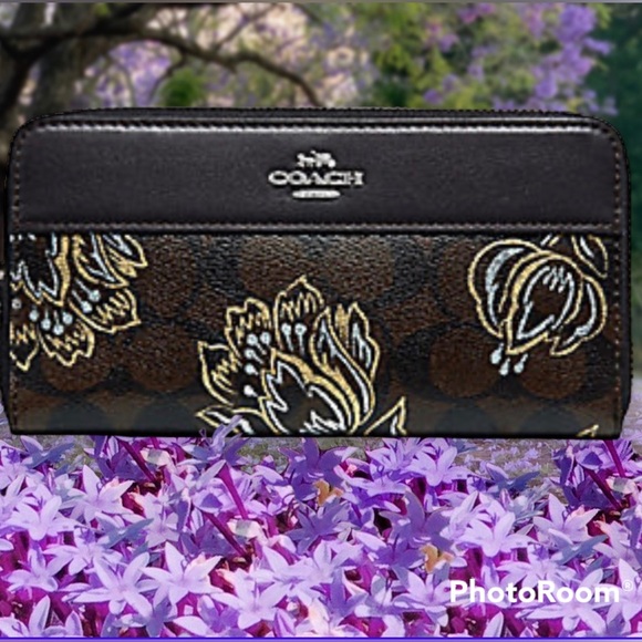 Coach Bags Rare Like New Authentic Coach Zip Wallet Poshmark